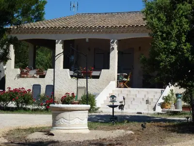 a house with a fountain in front of it at Chambre d'hôtes La Pinede in Lambesc