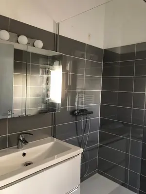 a bathroom with a sink and a mirror at Appart Centre Mairie - Terrasse vue Ste Victoire in Aix-en-Provence