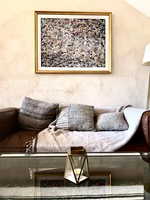 a living room with a couch and a picture on the wall at B&B Villa Roumanille in Aix-en-Provence