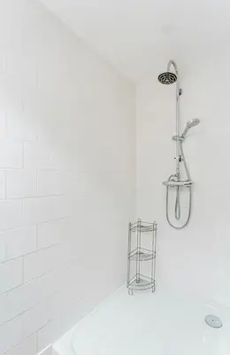 a white bathroom with a tub and a shower at Duplex 6 personnes, ascenseur, zone pietonne, 1 bis Rue Aude in Aix-en-Provence