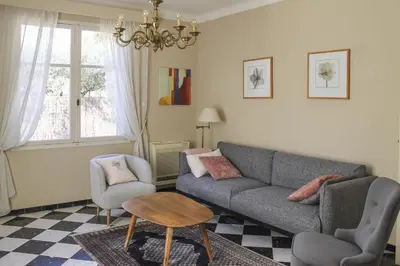 a living room with a couch and a table and chairs at Villa Enzo in Orgon