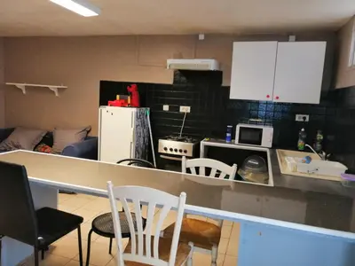 a kitchen with white cabinets and a counter top at Appartement proche du parc des expositions avignon in Avignon