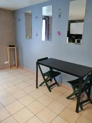 a black ping pong table in a room at Appartement proche du parc des expositions avignon in Avignon