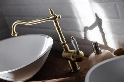 a bathroom with a sink and a faucet at La terrasse de Tiss in Bédoin