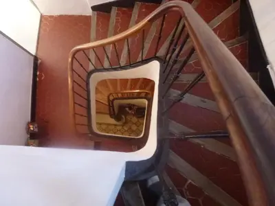 a spiral staircase with a fireplace in a building at L'Auberge Espagnole - Bed & Breakfast in Apt