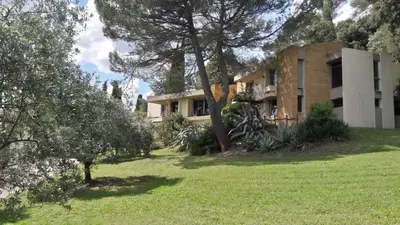 an exterior view of a house with a yard at les 3 saisons in Cucuron