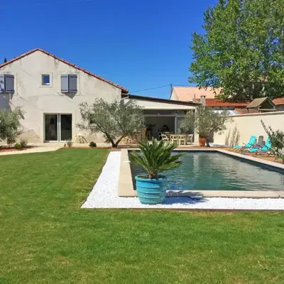 Large family home with private pool in Vignères
