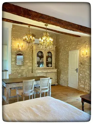 a dining room with a table and chairs at La Providence in Apt