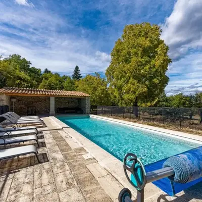 Villa spacieuse avec jardin à Saignon