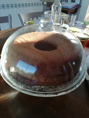 a cake on a glass plate on a table at LA MAGUETTE in Sault-de-Vaucluse