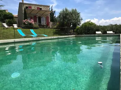 a swimming pool with clear blue water at La Bastide de Ninou maison de vacances Luberon in Viens