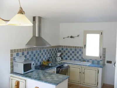 a kitchen with a sink and a microwave at Demeure d'hôtes et Mas Maurice in Oppède