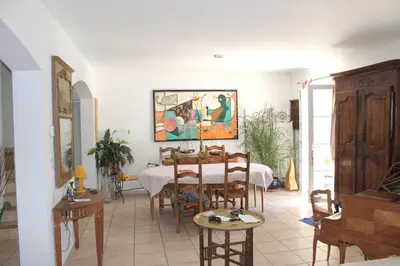 a dining room with a table and a painting on the wall at Villa élégante à Villelaure + Clim in Villelaure