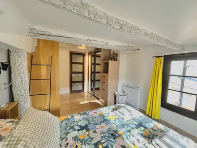 a bedroom with a bed and a window at Toits Vieil Aix - Appartement de charme avec terrasse d'exception centre ville historique proche Cardeurs Et Mairie in Aix-en-Provence