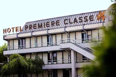 a hotel performance classes sign on the side of a building at Premiere Classe Salon De Provence in Salon-de-Provence