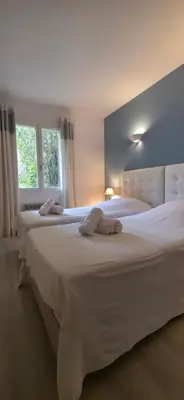 two white beds in a bedroom with two windows at Gîte Charmant avec Piscine et Terrasse en Provence MDV in Carpentras