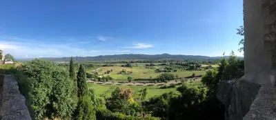 a view of a garden from a castle at Havre de paix en Provence in Lauris