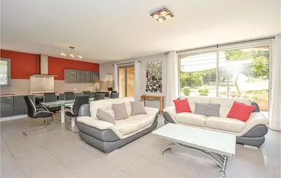 a living room with two couches and a table at Awesome Home In Saint-Rémy-De-Provence in Saint-Rémy-de-Provence