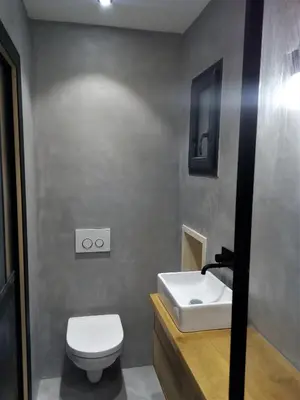 a bathroom with a toilet and a sink at Le Petit Studio - 15 m2 - Centre Ville - Sorgue à 50 m in LʼIsle-sur-la-Sorgue