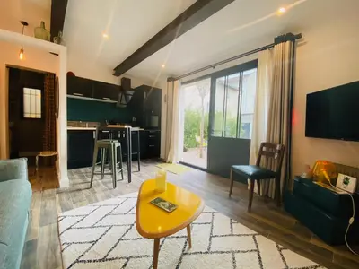 a living room with a couch and a table at Cosy Studio en Provence in Carpentras