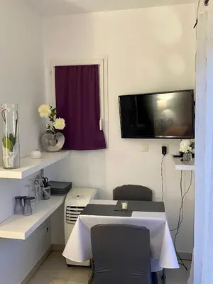 a room with a desk and a tv on the wall at Chambre privée indépendante au cœur du Luberon in Saint-Saturnin-les-Apt