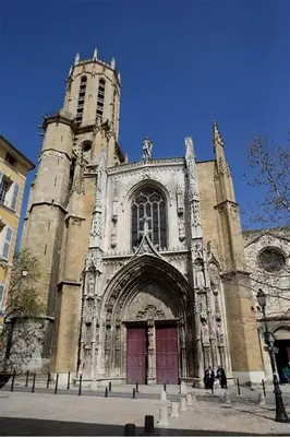 an old church with a tower and a red door at Studio Bon pasteur hyper centre Aix in Aix-en-Provence