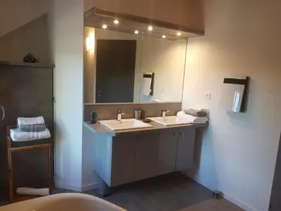 a bathroom with two sinks and a large mirror at Mas Des Fugueyrolles in Cavaillon