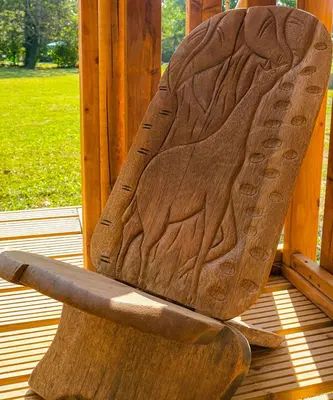 a wooden bench sitting on top of a porch at Lodge St Exupéry in Le Thor