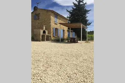 an old stone house with a large yard at Cabanon de charme en plein coeur des vignes in Pertuis