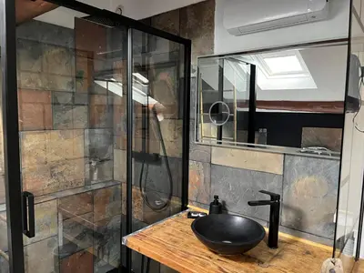 a bathroom with a sink and a glass shower at Duplex lumineux sur gde TERRASSE, BALNEO double, parking privé, CLIM, local vélos in Entraigues-sur-la-Sorgue