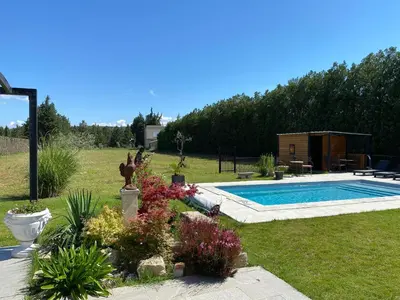 a backyard with a swimming pool and a garden at Le Galinié Chic'Art. Un bel Atelier avec Piscine in Carpentras