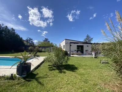 a house with a pool in a yard at Le Galinié Chic'Art. Un bel Atelier avec Piscine in Carpentras