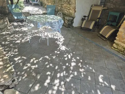 a table and chairs sitting on a patio at Gite au cœur du Luberon in Goult