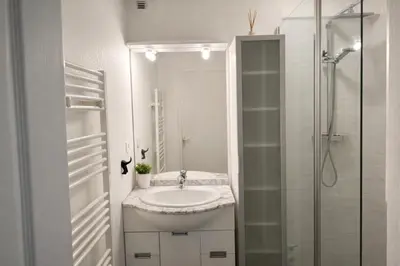 a bathroom with a sink and a shower at Résidence Les Demeures du Ventoux in Aubignan