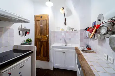 a bedroom with a large white bed in a room at Le petit carnot in Apt