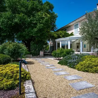 Stunning property between Alpilles and Luberon