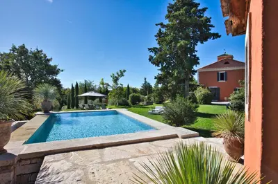 a swimming pool in the yard of a house at Château des Cinq Cantons in Carpentras