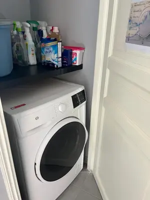 a white washer and dryer in a room at Quai du Félibre in LʼIsle-sur-la-Sorgue