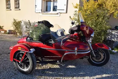 a red motorcycle parked in front of a building at Chez Mamou & Dadou in Monteux
