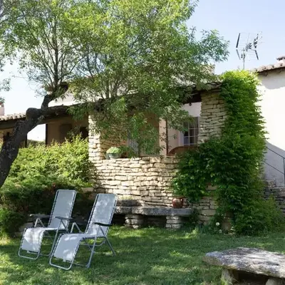 VILLA PROVENCALE FACE AU LUBERON