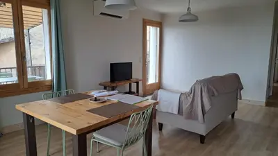 a room with a desk with a computer and a chair at La maison de Gaston au cœur du Luberon in Villars
