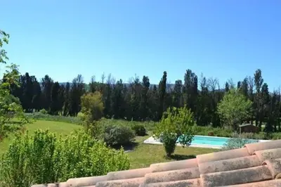 a view of a yard with a swimming pool at LA LEZARDIERE CHEZ HUGUES in Saint-Rémy-de-Provence
