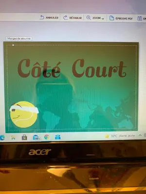 a computer screen with the words cafe court on it at Côté Court in LʼIsle-sur-la-Sorgue