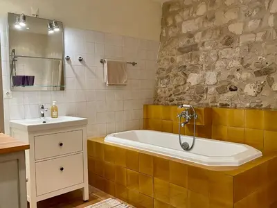 a bathroom with a tub and a sink at Villa Velleron - Bed and Breakfast in Velleron