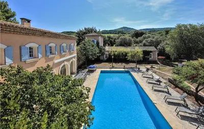 an overhead view of a swimming pool with chairs and a house at 7 Bedroom Nice Home In Apt in Apt
