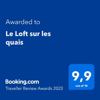 a blue screen with the text awarded to le lot sur less quits at Le Loft sur les quais in LʼIsle-sur-la-Sorgue