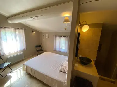 a bedroom with a white bed in a room at Le Petit Rossignol in Apt
