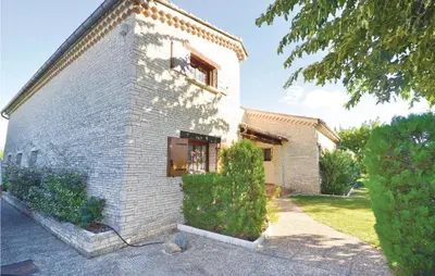 a white brick house with a window at Cozy Home In Aubignan in Aubignan