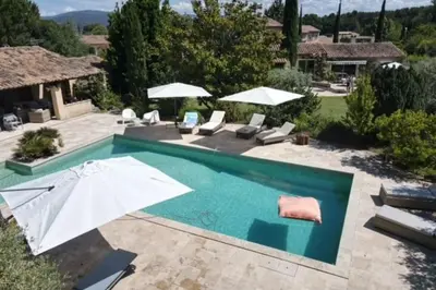an image of a swimming pool with an umbrella at Villa de 300 m au coeur du Luberon au calme sans in Maubec