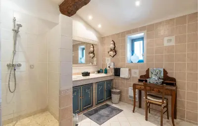 a bathroom with a shower and a sink at Amazing Home In Orgon in Orgon